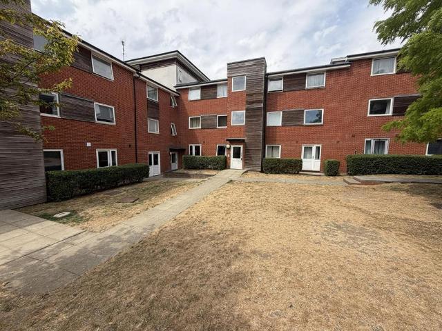 2 bedroom ground flat for sale