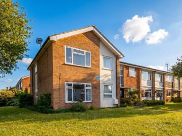 2 bedroom ground flat for sale