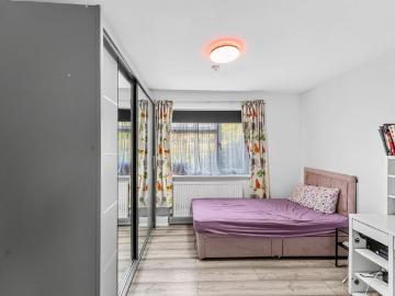 2 bedroom ground flat for sale