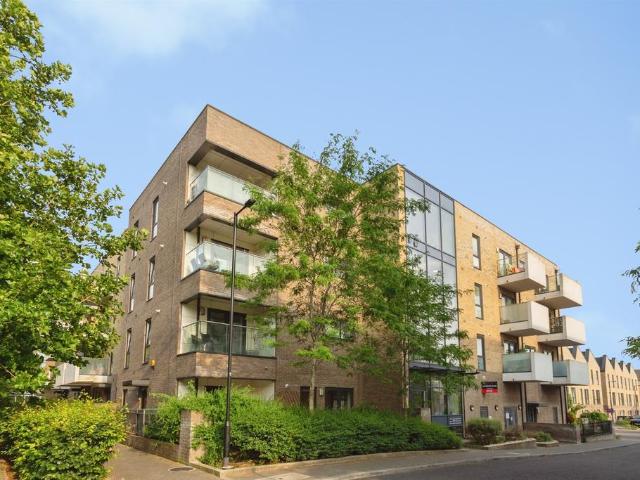 2 bedroom ground flat for sale
