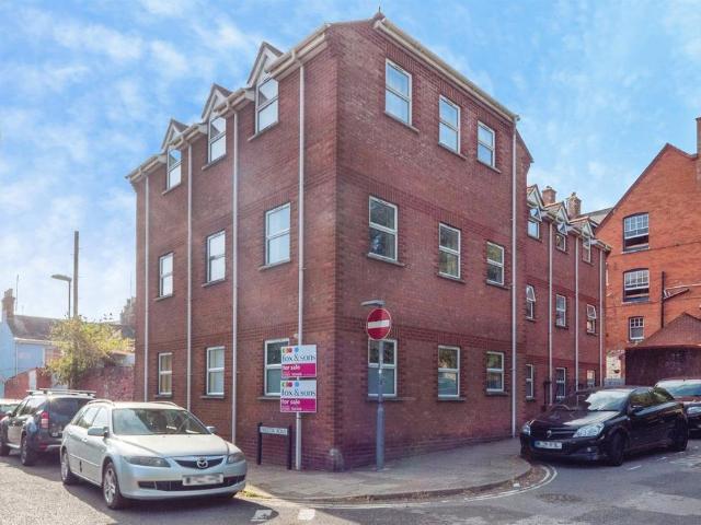 2 bedroom ground flat for sale