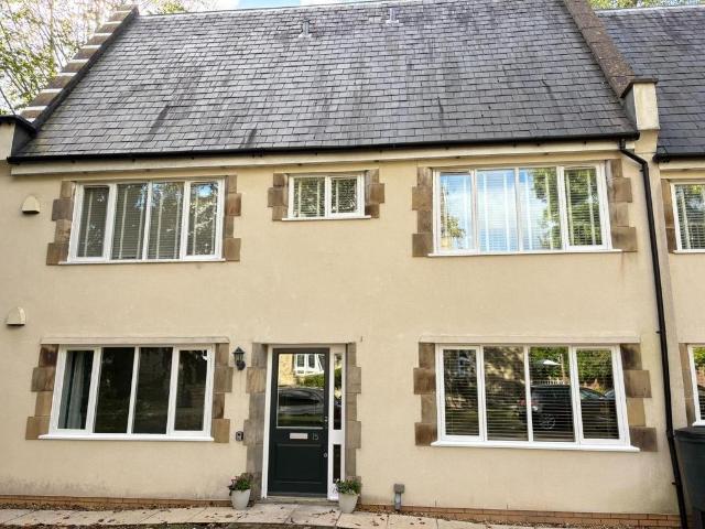 2 bedroom ground flat for sale