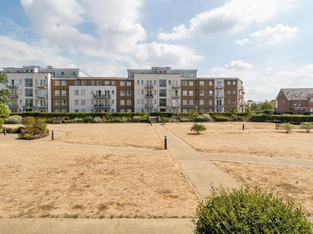 2 bedroom ground flat for sale