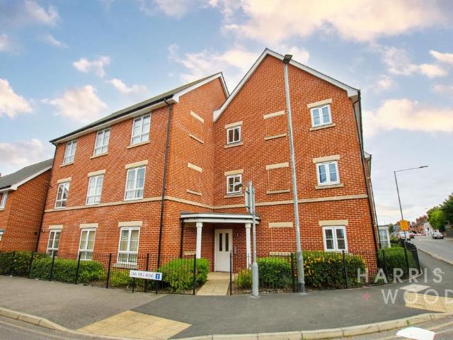 2 bedroom ground flat for sale