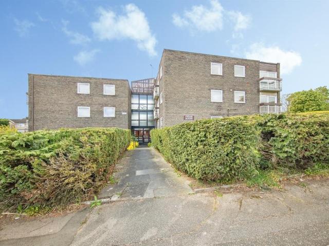 2 bedroom ground flat for sale