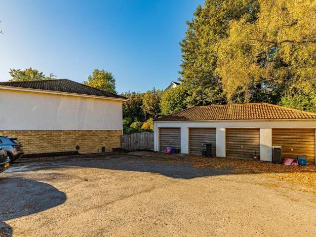 2 bedroom ground flat for sale