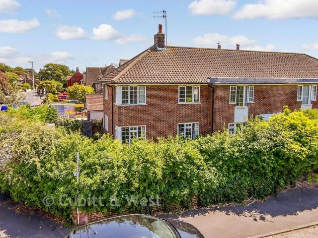 2 bedroom ground flat for sale