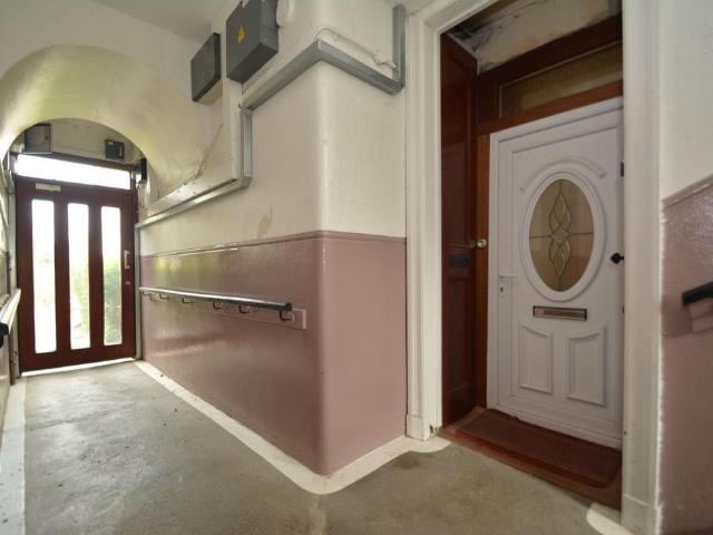 2 bedroom ground flat for sale