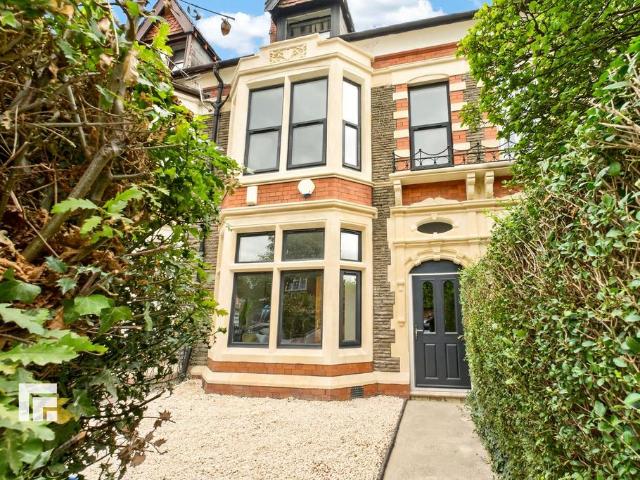 2 bedroom ground flat for sale