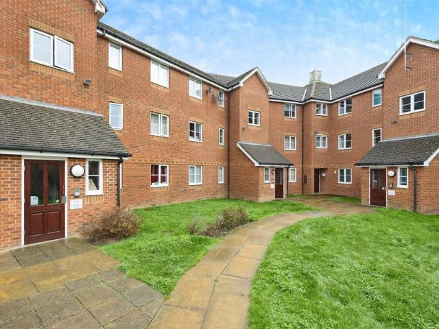 2 bedroom ground flat for sale