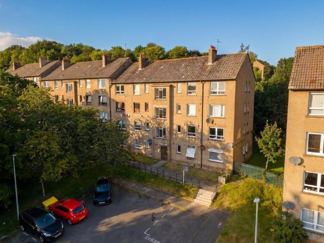 2 bedroom ground flat for sale