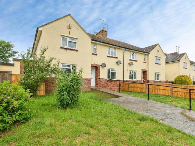 2 bedroom ground flat for sale