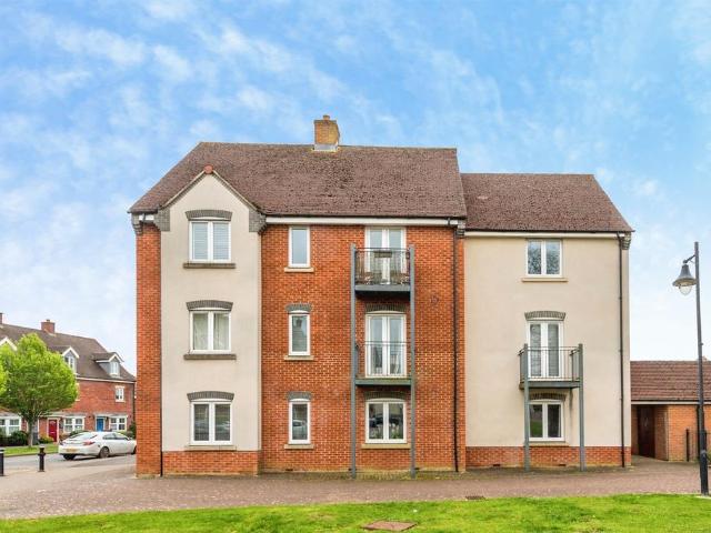 2 bedroom ground flat for sale