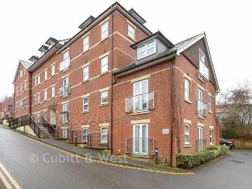 2 bedroom ground flat for sale