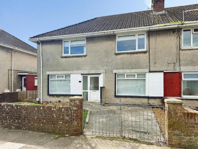 2 bedroom ground flat for sale