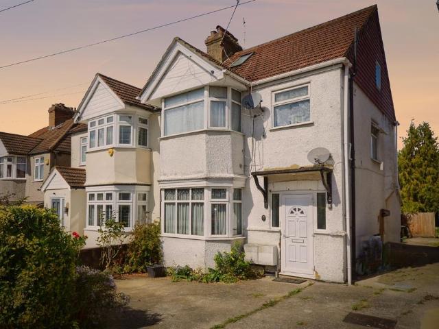 2 bedroom ground flat for sale
