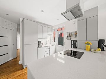 2 bedroom ground flat for sale