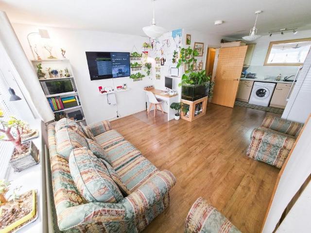2 bedroom ground flat for sale