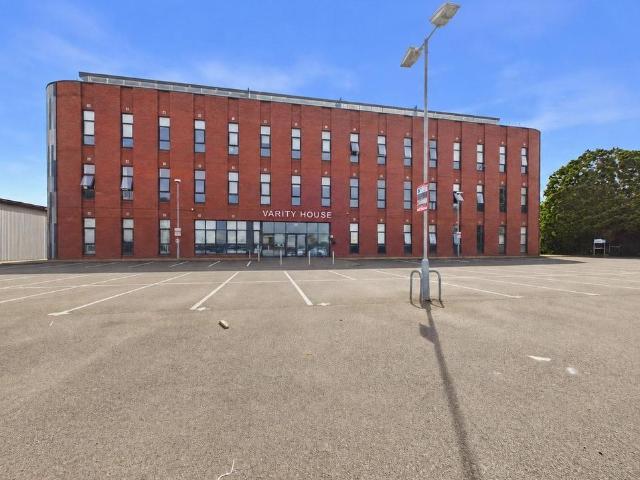 2 bedroom ground flat for sale