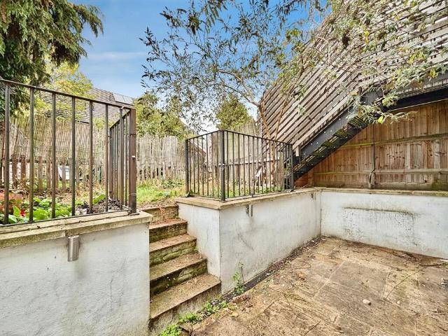 2 bedroom ground flat for sale