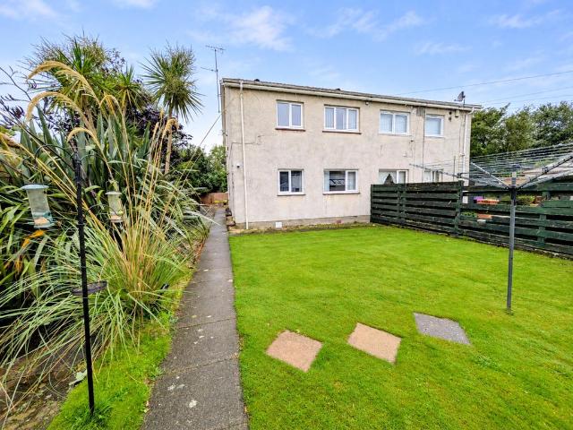 2 bedroom ground flat for sale