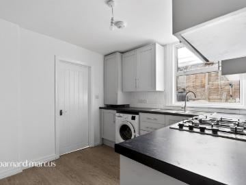 2 bedroom ground flat for sale