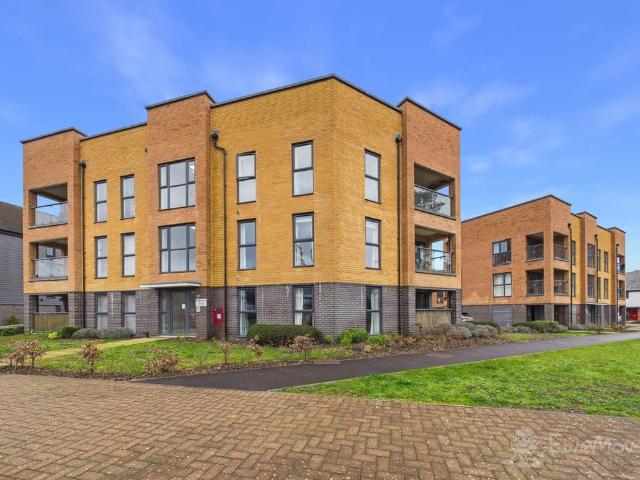 2 bedroom ground flat for sale
