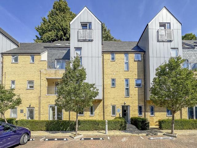 2 bedroom ground flat for sale