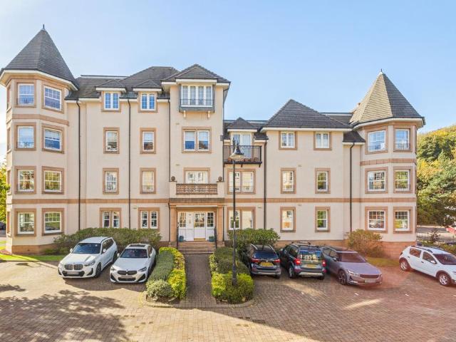 2 bedroom ground flat for sale