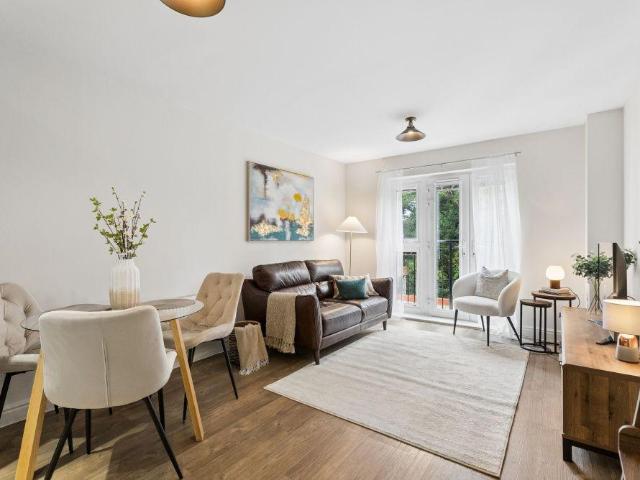2 bedroom ground flat for sale