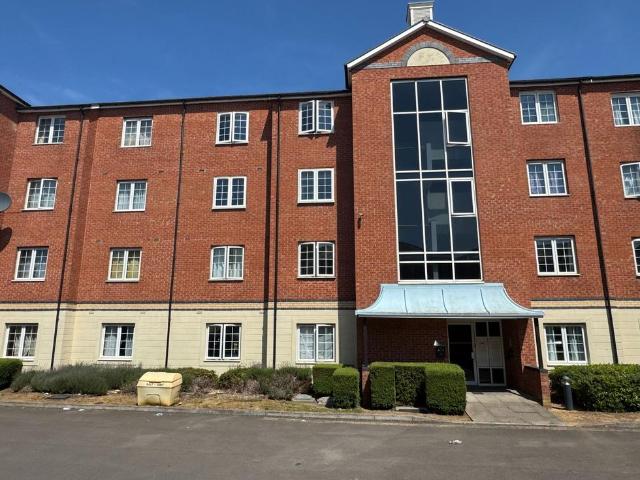 2 bedroom ground flat for sale