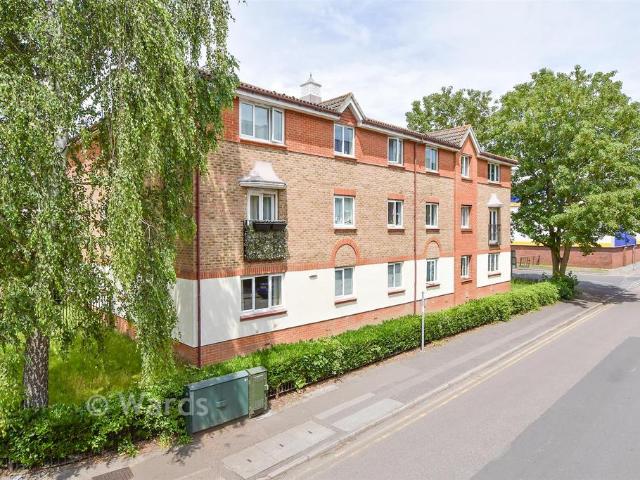 2 bedroom ground flat for sale