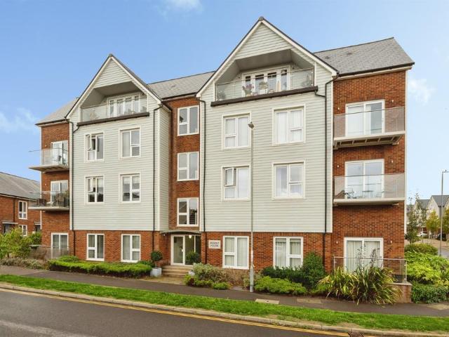 2 bedroom ground flat for sale