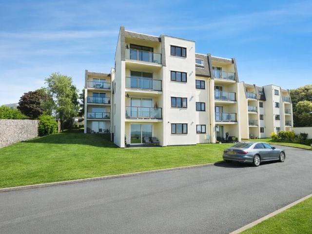 2 bedroom ground flat for sale