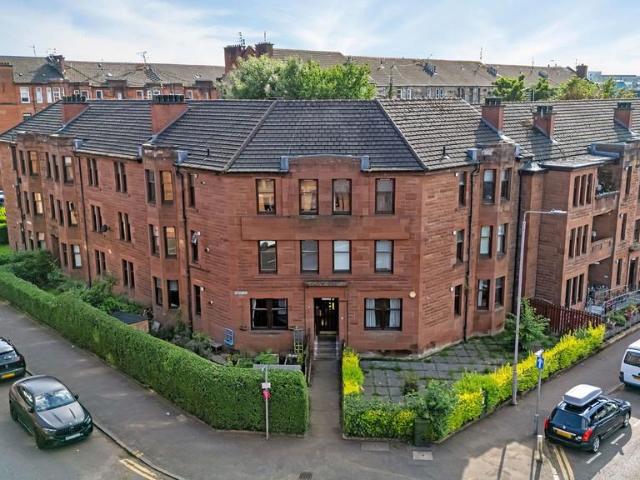 2 bedroom ground flat for sale