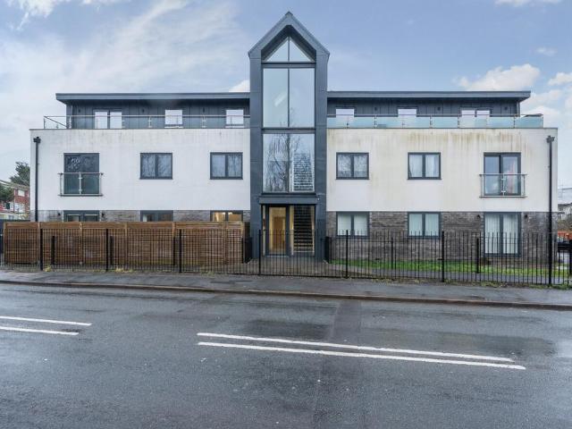 2 bedroom ground flat for sale