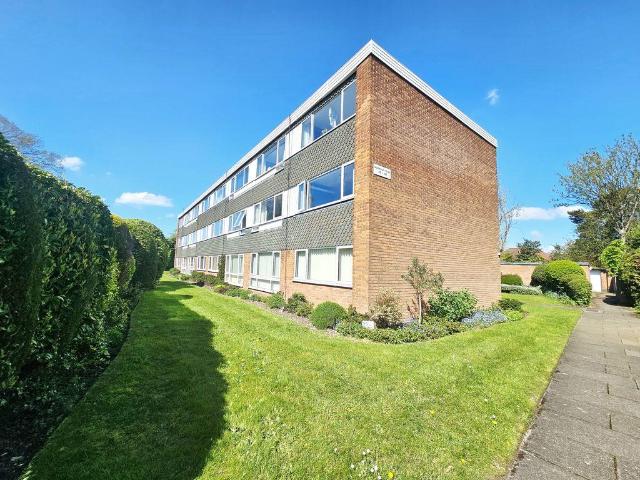 2 bedroom ground flat for sale