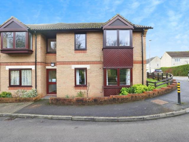 2 bedroom ground flat for sale