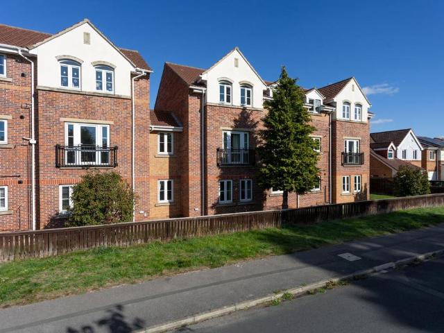 2 bedroom ground flat for sale