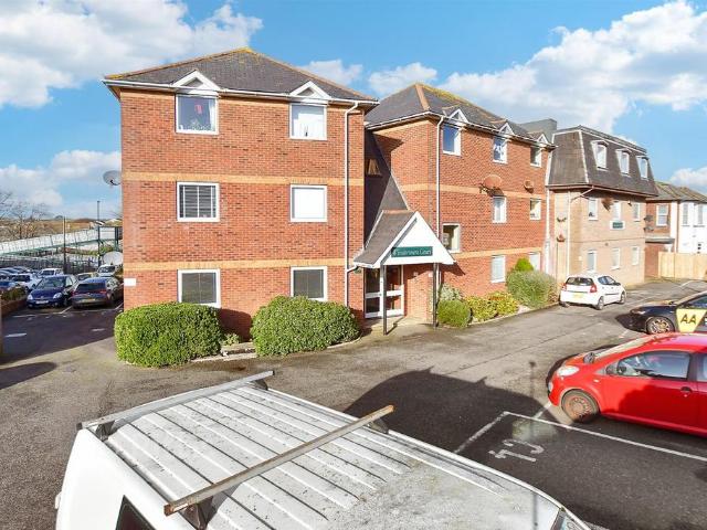 2 bedroom ground flat for sale