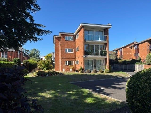 2 bedroom ground flat for sale