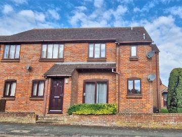 2 bedroom ground flat for sale