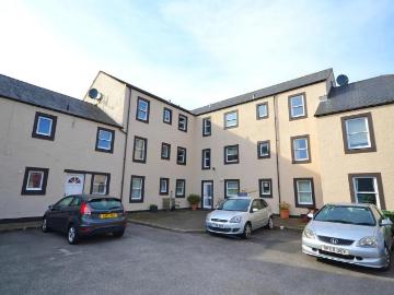 2 bedroom ground flat for sale