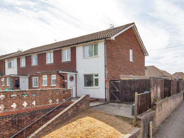 2 bedroom ground flat for sale