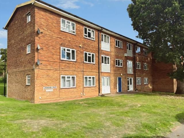 2 bedroom ground flat for sale