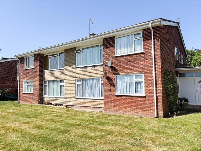 2 bedroom ground flat for sale