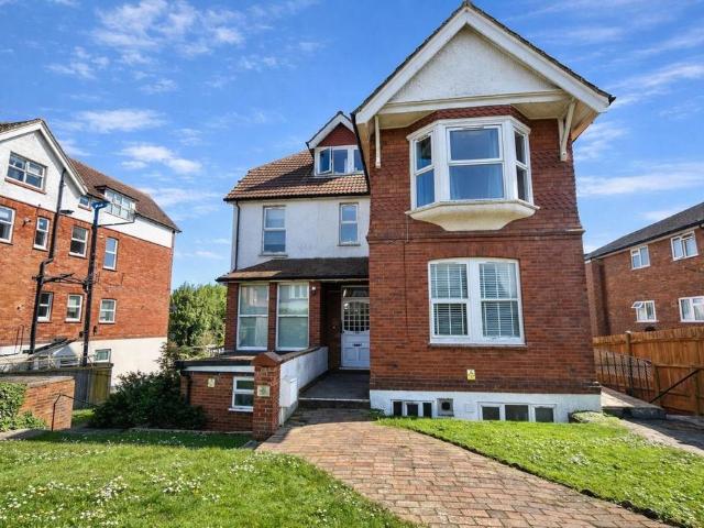 2 bedroom ground flat for sale