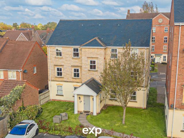 2 bedroom ground flat for sale