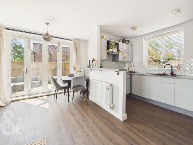 2 bedroom ground flat for sale