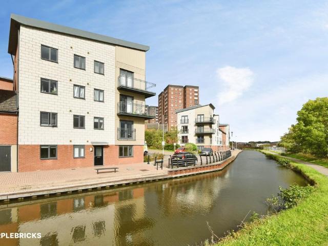 2 bedroom ground flat for sale